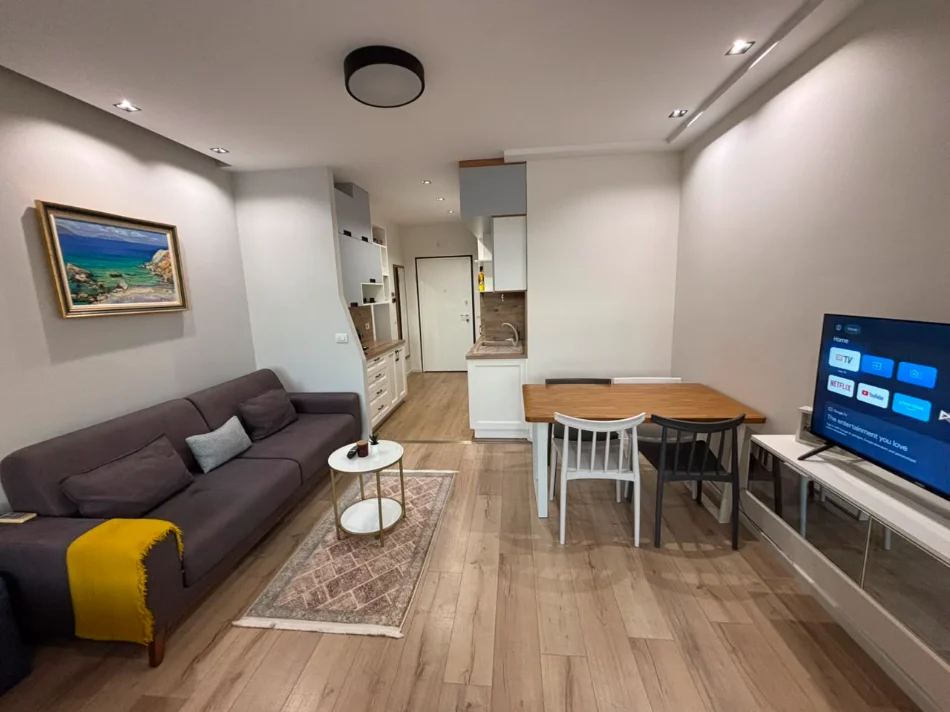 Tirane, jepet me qera garsonier Kati 9, 53 m² 450 € (Vilat Gjermane)