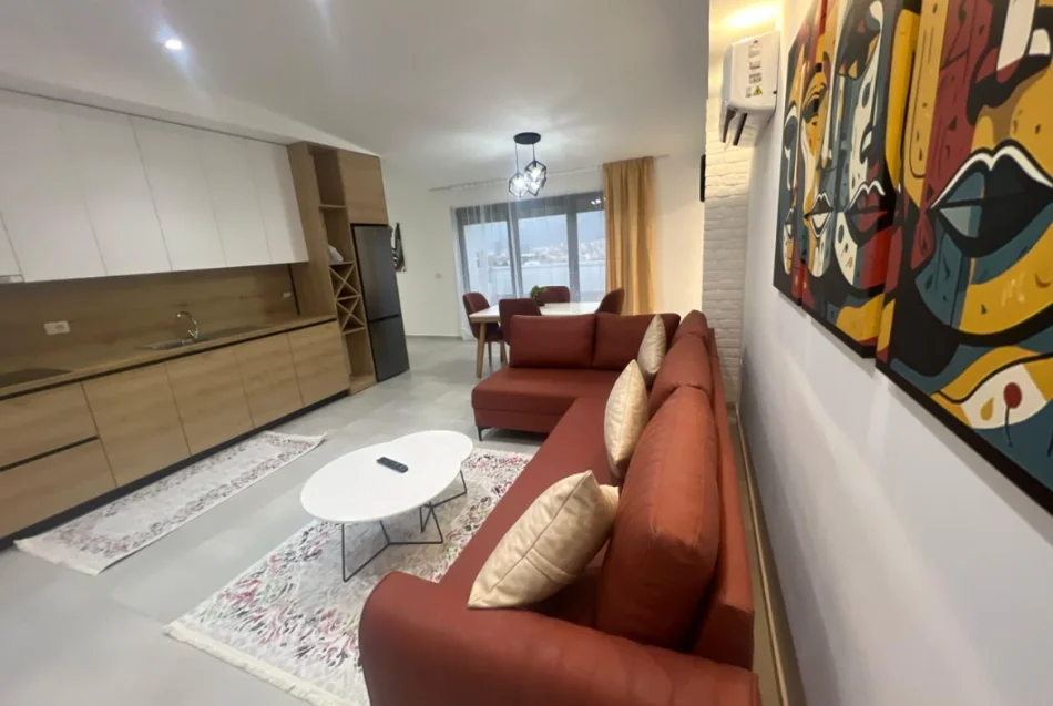 Tirane, jepet me qera apartament 1+1+Ballkon Kati 6, 140 m² 700 € (Kodra e Diellit)