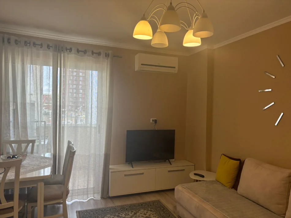Tirane, jepet me qera apartament 1+1+Ballkon Kati 7, 60 m² 600 € (Myslym Shyri)