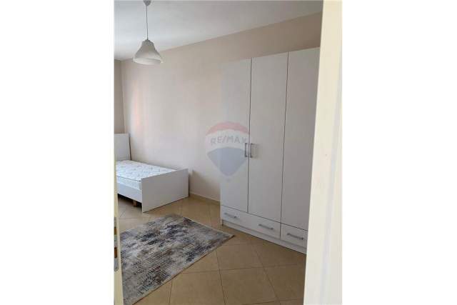Tirane, jepet me qera apartament 2+1+BLK Kati 5, 105 m² 400 Euro (Amerikan 3)