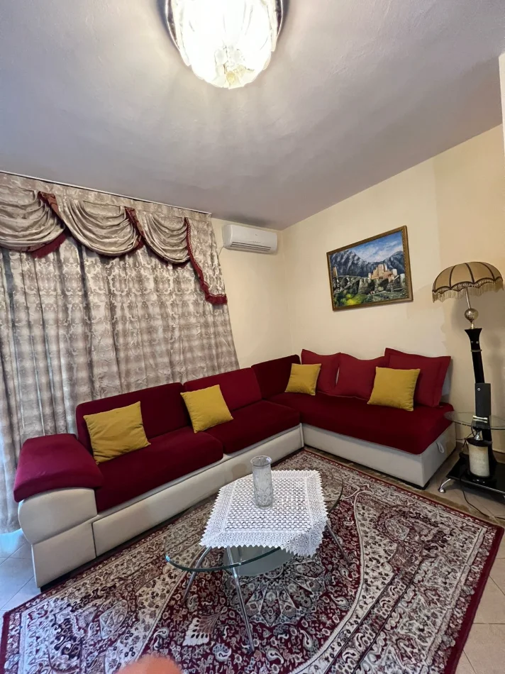 Tirane, jepet me qera apartament 1+1+Ballkon Kati 3, 60 m² 700 € (rruga e kosovareve)
