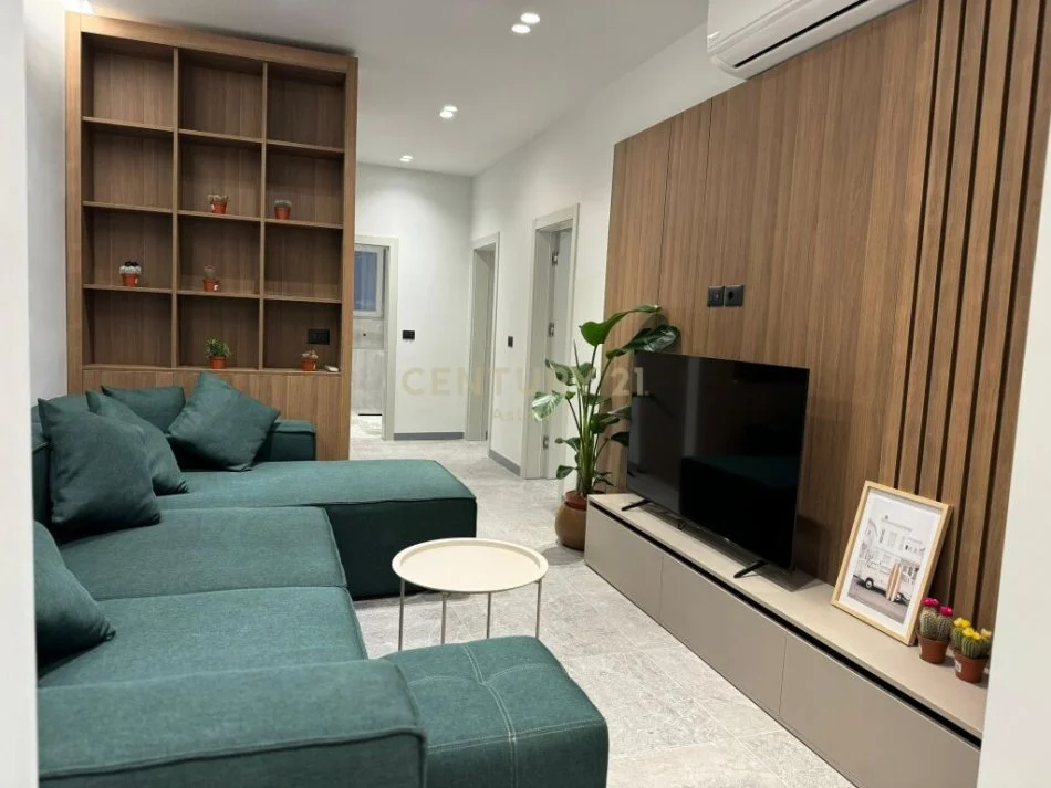 Tirane, jepet me qera apartament 2+1 Kati 1, 117 m² 750 € 