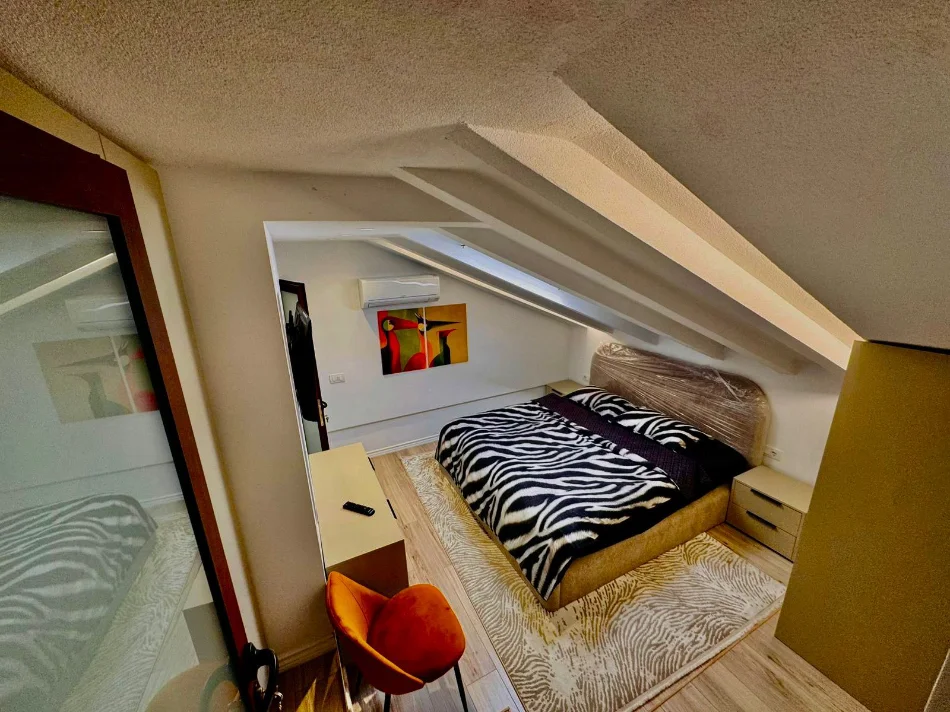 Tirane, jepet me qera apartament duplex 1+1+Ballkon Kati 3, 60 m² 650 € (Rruga e Dibres/Shkolla e Bashkuar)