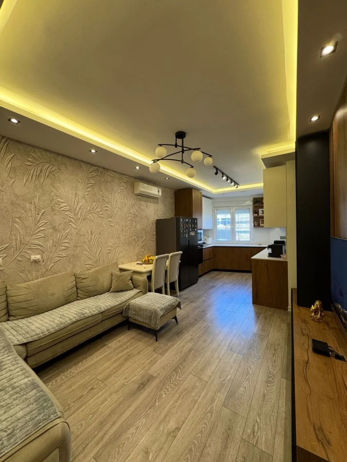 Tirane, shitet apartament 2+1+Ballkon Kati 6, 94 m² 235.000 € (Kompleksi Kontakt)