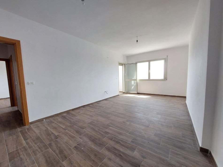 !!SHITUR!!Durres, shitet apartament 2+1+Ballkon, Kati 6, 99 m² 95,000 € (prane Spitalit Rajonal, Durres)