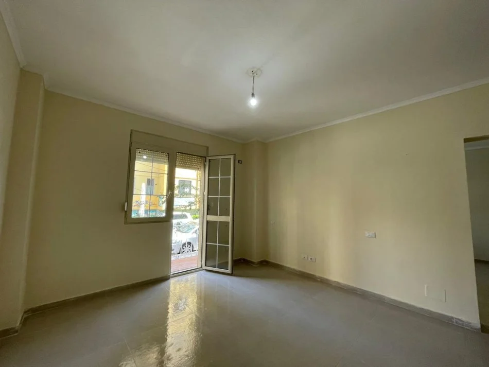 !SHITUR! Durres, shitet apartament 1+1+Ballkon Kati 1, 52 m² 55.000 € (Ne krah te Hotel Adriatik, Plazh, Durres.)