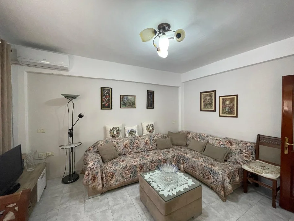 !DHENE!Durres, jap me qera apartament 2+1 Kati 4, 79 m² 400 € (Rruga e Portit, Durres)