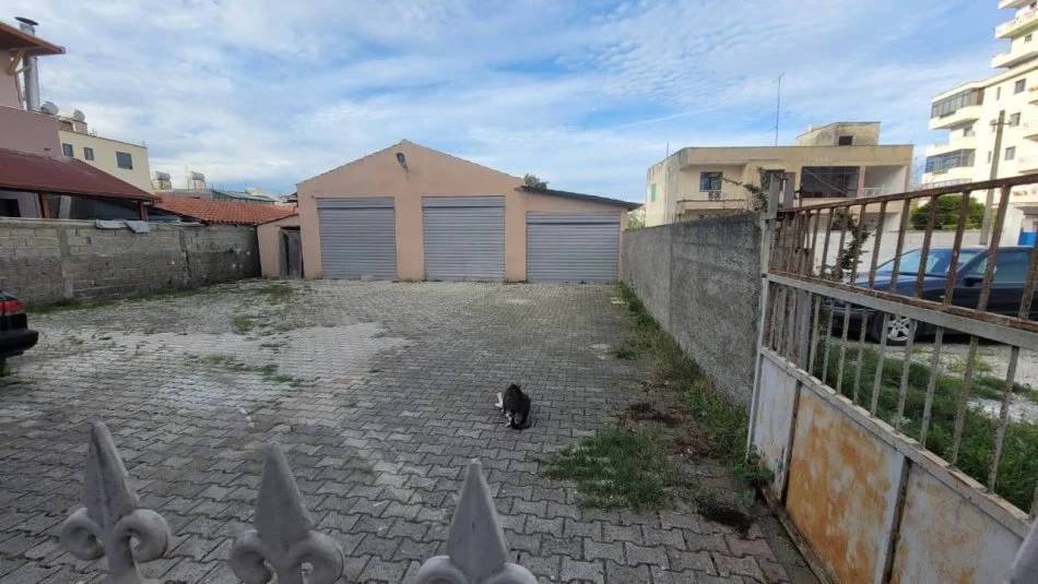 Durres, shitet ambjent biznesi Kati 0, 70 m² 170.000 € (Ne Sektorin Teuta, pas Kalit te Trojes.)