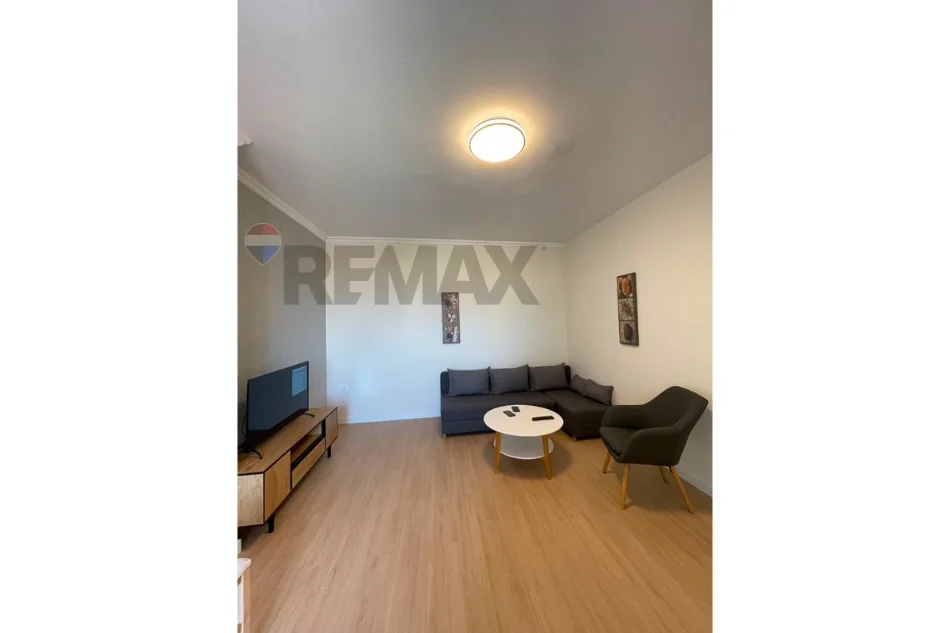 Tirane, jepet me qera apartament 2+1 Kati 2, 600 € (Rruga e Zallit)