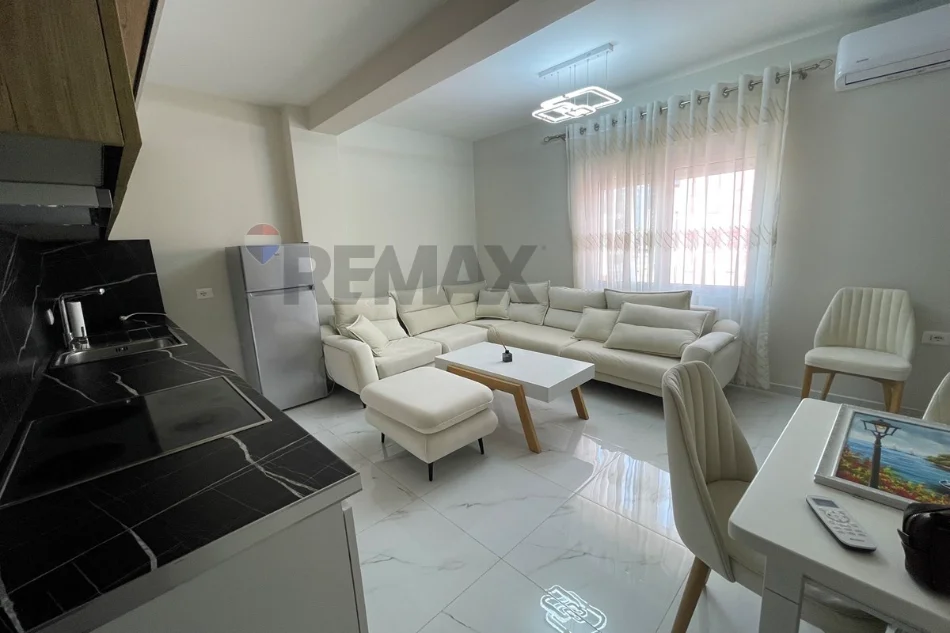 Tirane, jepet me qera apartament 1+1 , 70 m² 60.000 € (Rruga Mine Peza)
