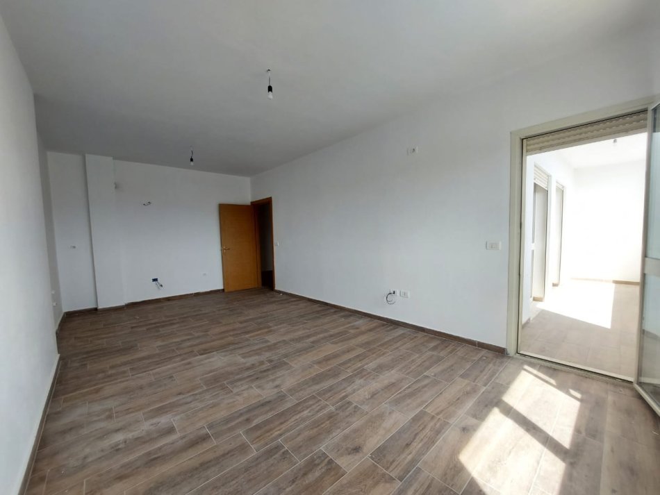 !!SHITUR!!Durres, shitet apartament 2+1+Ballkon, Kati 6, 99 m² 95,000 € (prane Spitalit Rajonal, Durres)