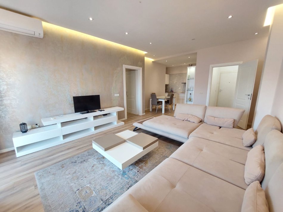 !!!DHENE!!!Durres, jap me qera apartament 2+1+Ballkon Kati 8, 89 m² 500 € (ne qender te Durresit)