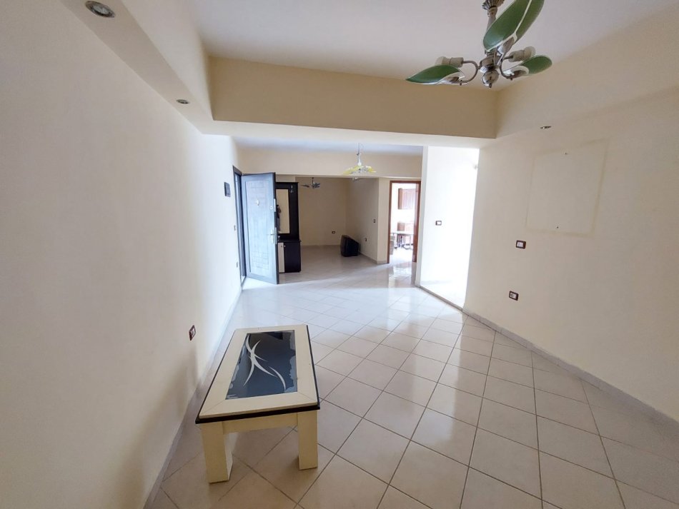 !!SHITUR!!Durres, shitet apartament 2+1+Ballkon Kati 2, 76 m² 67.000 € (Prane Stadiumit, Durres)