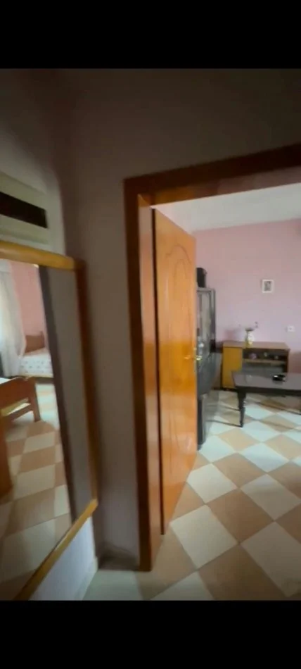 Jepet Shtepi  per shitje, per  Banim ne Pallat Egzistues 2+1