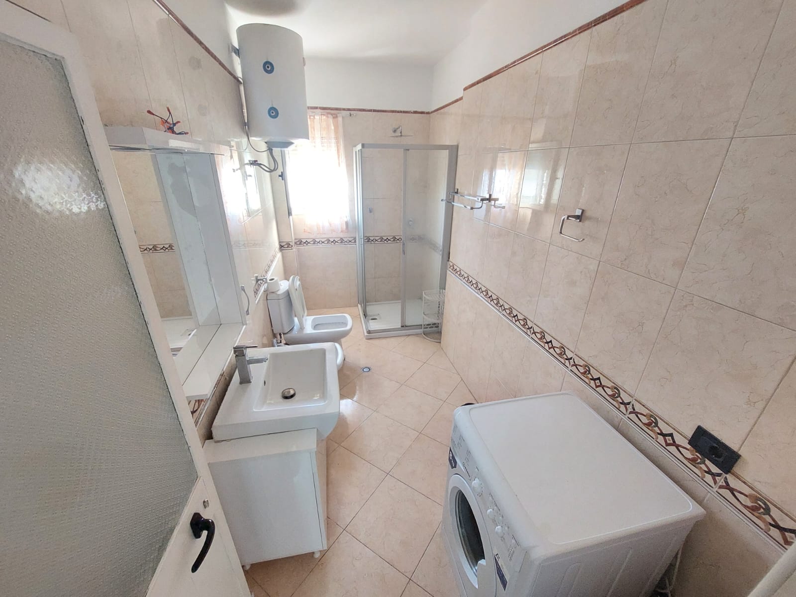 Durres, jepet me qera apartament 2+1+A+BLK Kati 9, 110 m² 370 Euro (Prane Shkolles Kushtrimi i Lirise, Durres)
