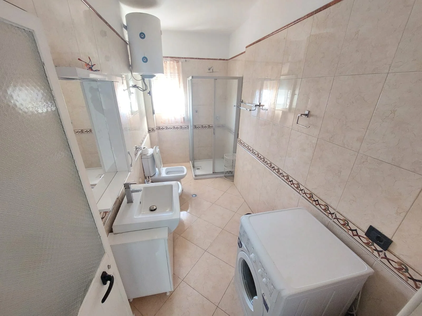 !DHENE! Durres, jepet me qera apartament 2+1+A+BLK Kati 9, 110 m² 370 Euro (Prane Shkolles Kushtrimi i Lirise, Durres)