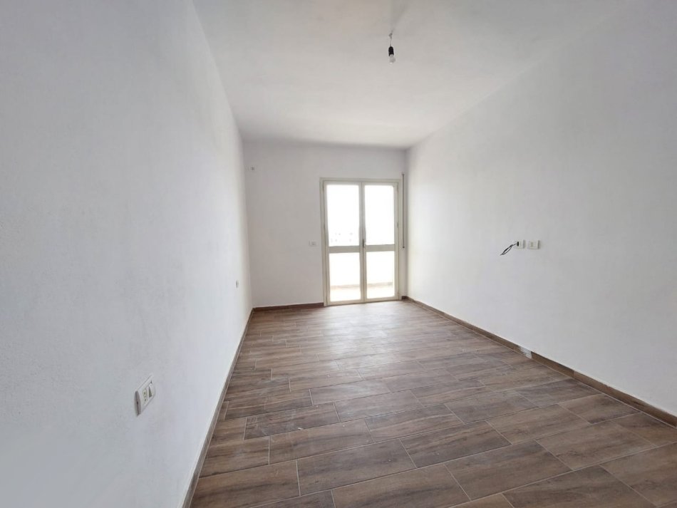 !!SHITUR!!Durres, shitet apartament 2+1+Ballkon, Kati 6, 99 m² 95,000 € (prane Spitalit Rajonal, Durres)