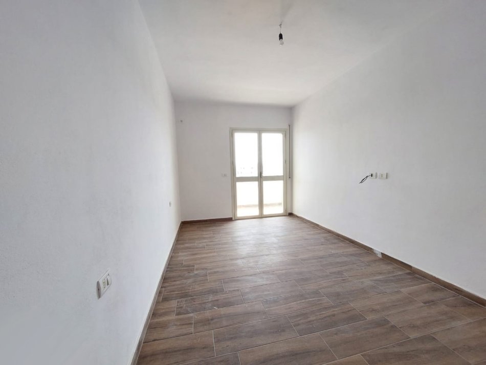 Durres, shitet apartament 2+1+Ballkon, Kati 6, 99 m² 95,000 € (prane Spitalit Rajonal, Durres)