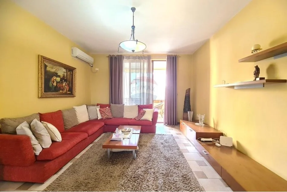 Tirane, jepet me qera apartament 3+1+Aneks+Ballkon Kati 4, 190 m² 650 € (Rruga Muhamet Gjollesha)