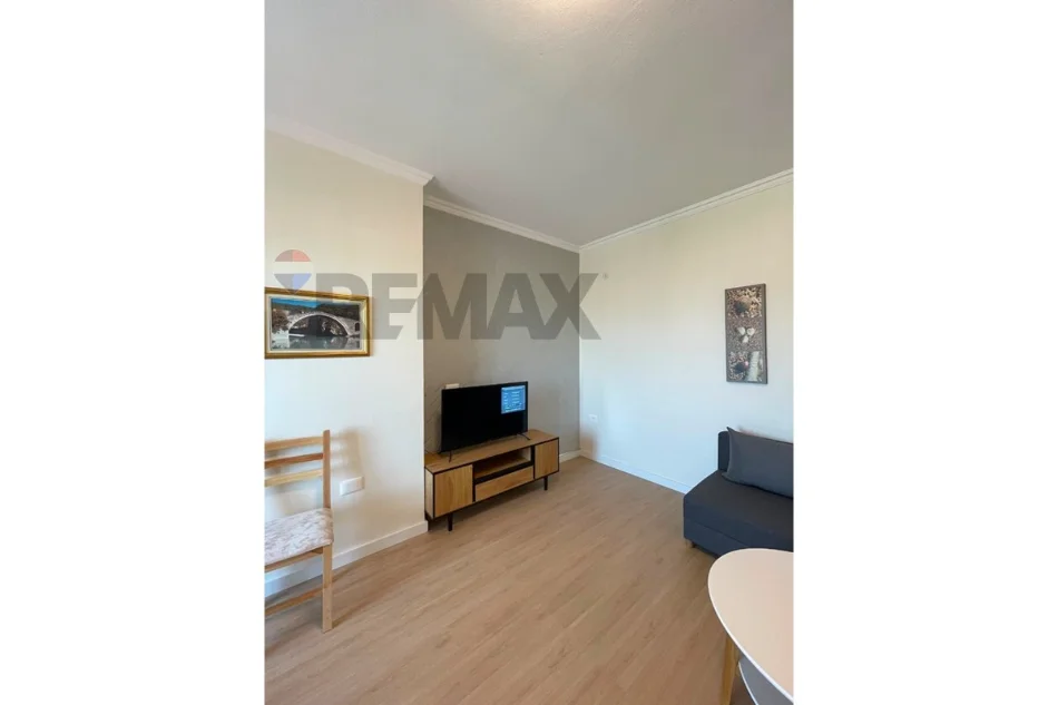 Tirane, jepet me qera apartament 2+1 Kati 2, 600 € (Rruga e Zallit)