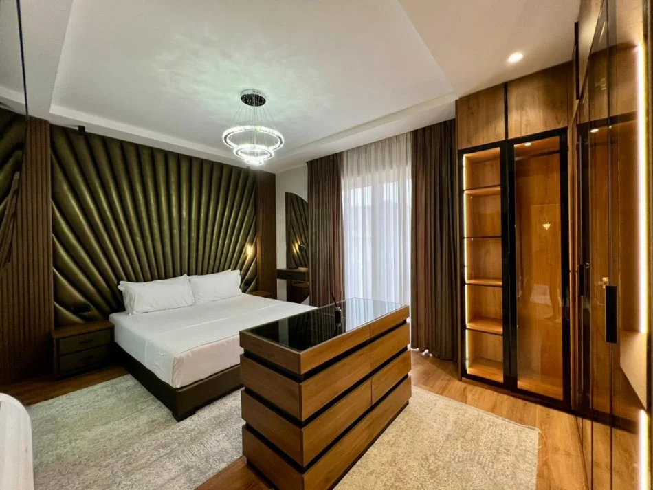 Tirane, jepet me qera apartament 2+1+Ballkon Kati 4, 130 m² 1.300 € (Secret Garden Residence)