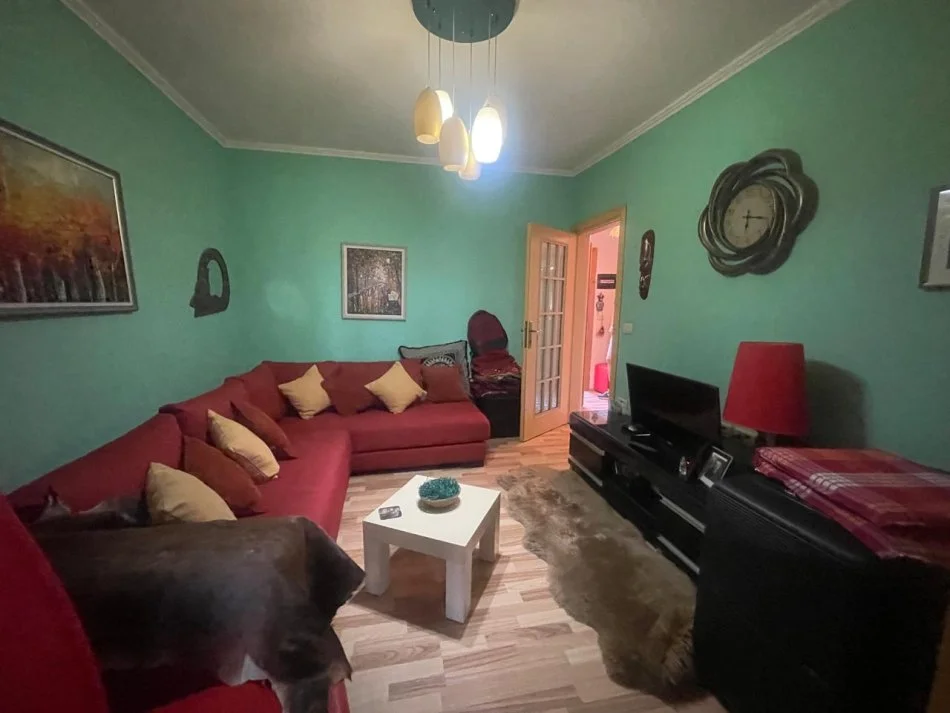 Tirane, jepet me qera 2+1+Aneks Kati 3, 70 m² 500 € (Rruga Fortuzi)