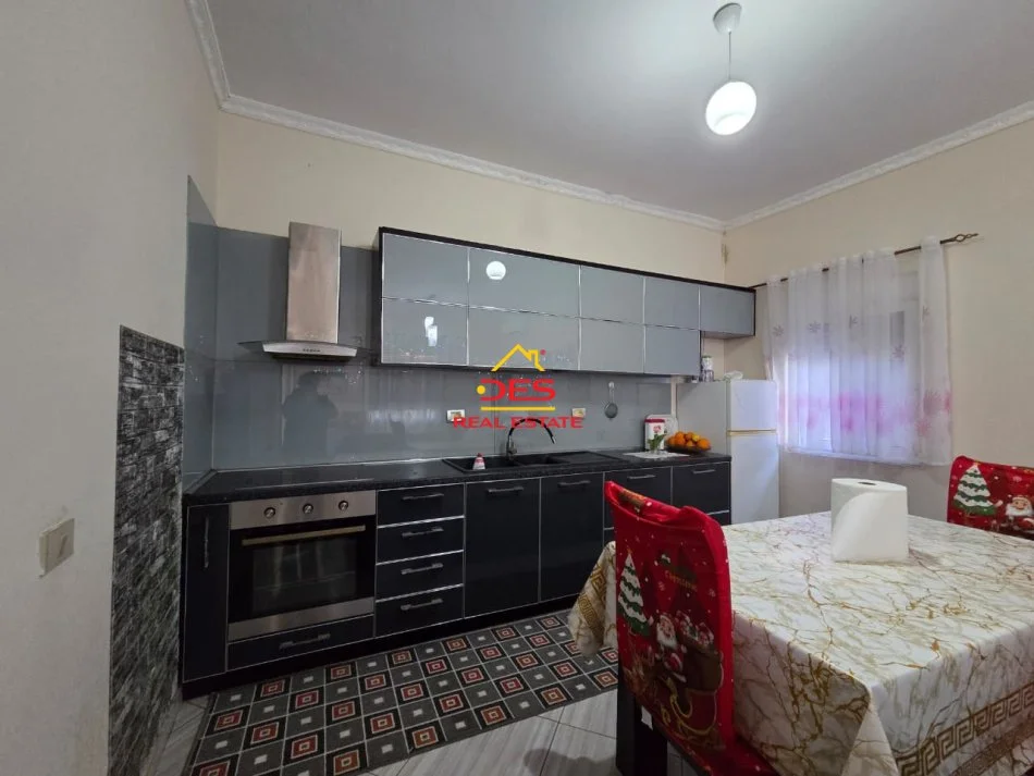 Vlore, shitet shtepi 2+1+Ballkon Kati 0, 100 m² 240.000 € (Kuzum Baba)