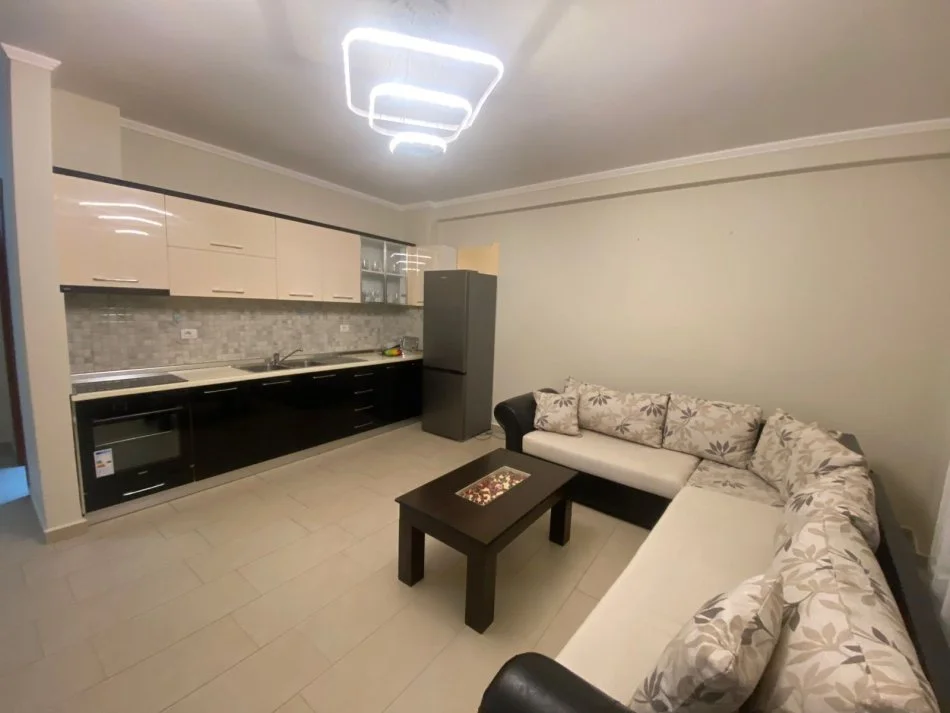 Shqiperi, jepet me qera apartament 2+1+Ballkon Kati 4, 80 m² 400 € (Misto Mame , Rruga Besim Alla)