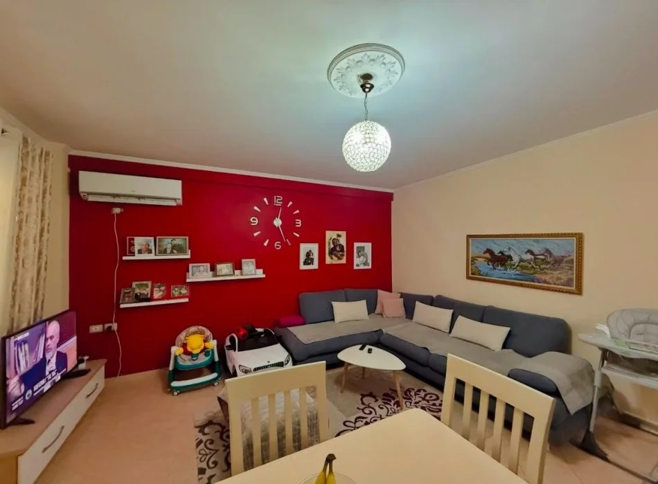 Tirane, jepet me qera apartament 1+1 Kati 5, 500 € (21 Dhjetori)