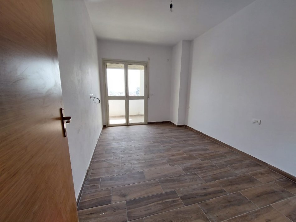 !!SHITUR!!Durres, shitet apartament 2+1+Ballkon, Kati 6, 99 m² 95,000 € (prane Spitalit Rajonal, Durres)