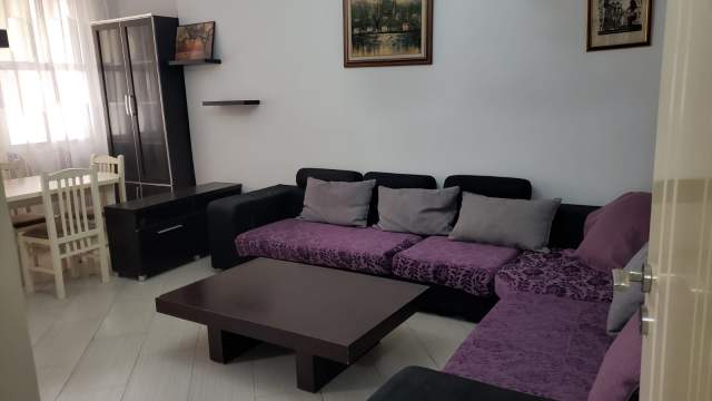 !!DHENE!!Durres, jepet me qera apartament 1+1 Kati 5, 87 m² 250 Euro  (Prane Gjykates, Durres)