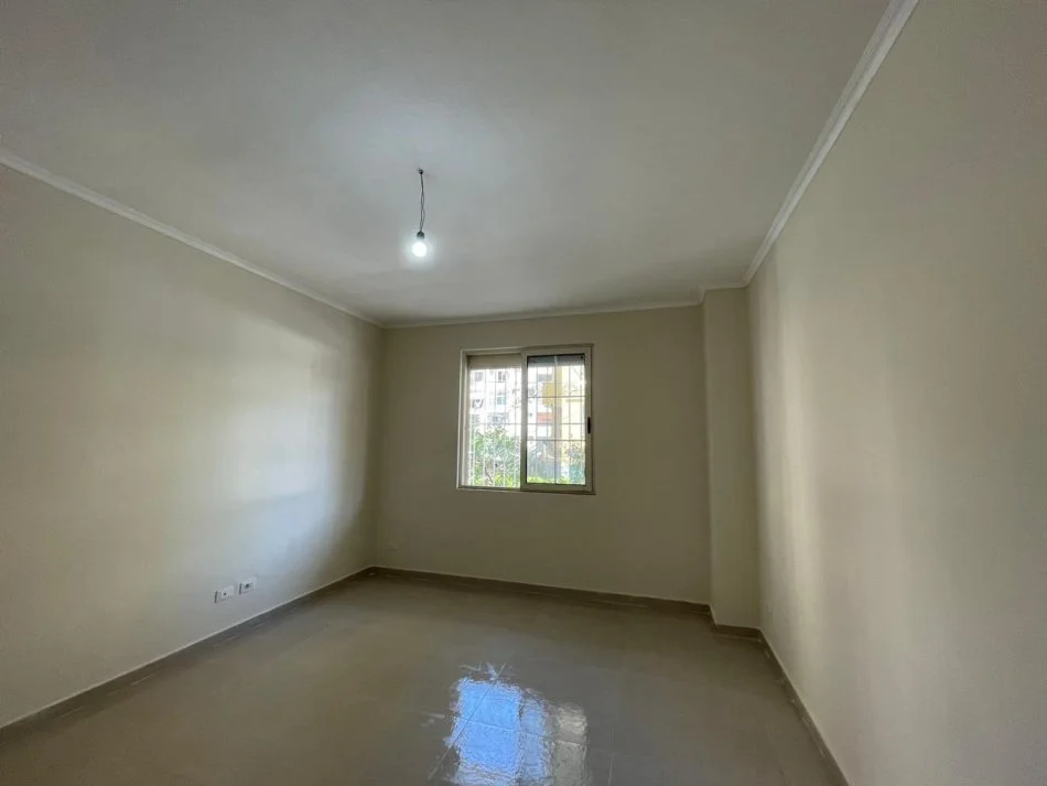 !SHITUR! Durres, shitet apartament 1+1+Ballkon Kati 1, 52 m² 55.000 € (Ne krah te Hotel Adriatik, Plazh, Durres.)