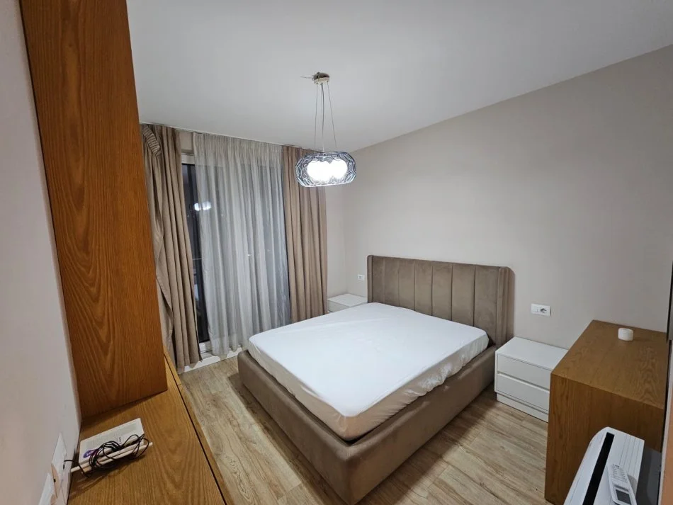 Tirane, jepet me qera apartament 2+1+Aneks+Ballkon Kati 5, 100 m² 600 € (Fusha Aviacionit)