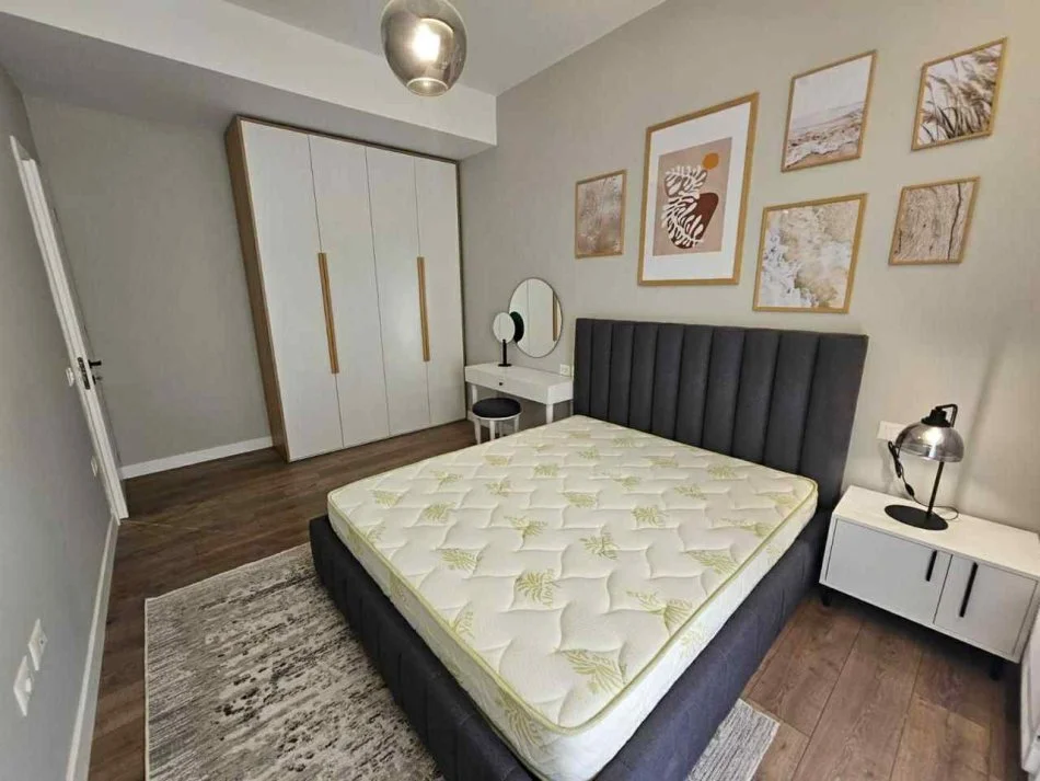 Tirane, jepet me qera apartament 3+1+Ballkon Kati 2, 130 m² 1.500 € (RRUGA SELITE E VJETER,KOPSHTI BOTANIK)