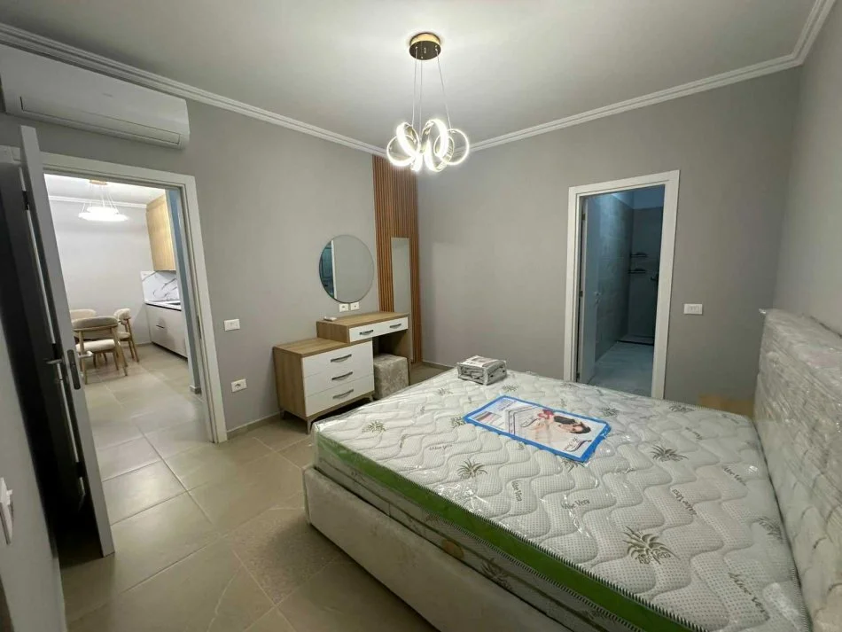 Tirane, jepet me qera apartament 2+1+Aneks+Ballkon Kati 2, 110 m² 1.100 € 