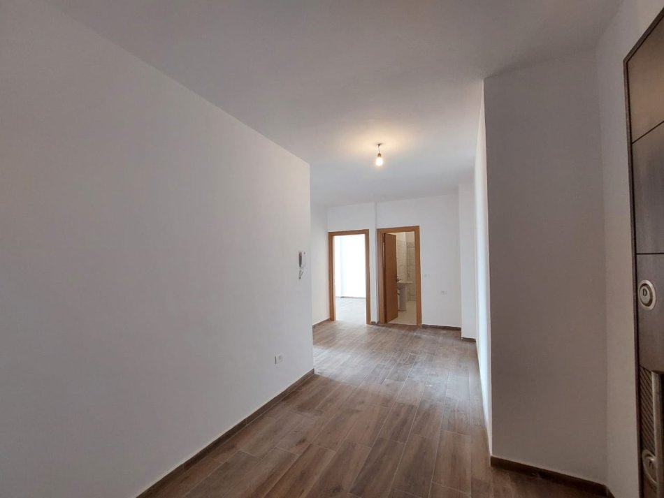 !!SHITUR!!Durres, shitet apartament 2+1+Ballkon, Kati 6, 99 m² 95,000 € (prane Spitalit Rajonal, Durres)