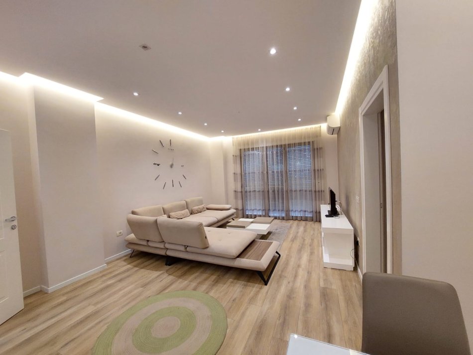 !!!DHENE!!!Durres, jap me qera apartament 2+1+Ballkon Kati 8, 89 m² 500 € (ne qender te Durresit)