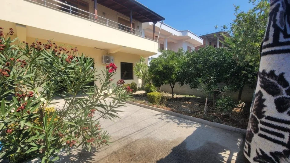 Durres, shitet shtepi 4+1+Ballkon Kati 3, 150.000 € (prane Autostrades Durres – Tirane, Durres.)