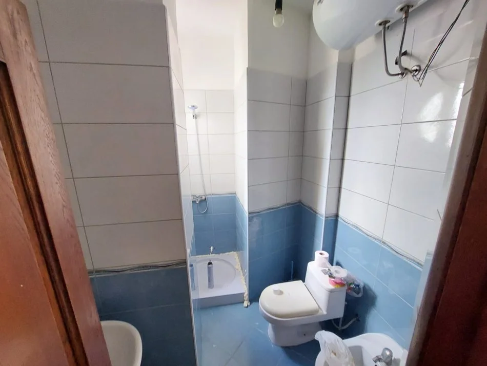 !!Dhene!! Durres, jap me qera apartament 2+1 Kati 7, 300 € (Prane Gjykates se Rrethit, Durres)