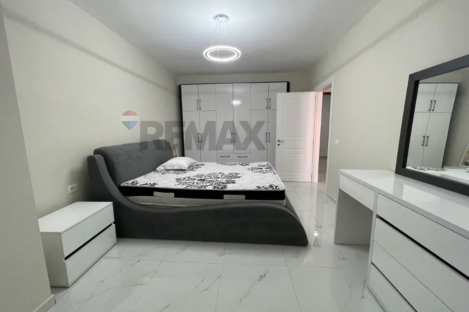 Tirane, jepet me qera apartament 1+1 , 70 m² 60.000 € (Rruga Mine Peza)