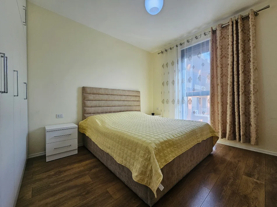 Tirane, jepet me qera apartament 1+1 , 70 m² 570 € (Kompleksi ASL)
