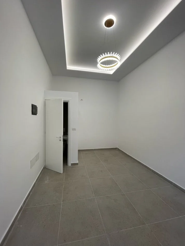 Durres, jepet me qera ambjent biznesi Kati 0, 19 m² 300 € 