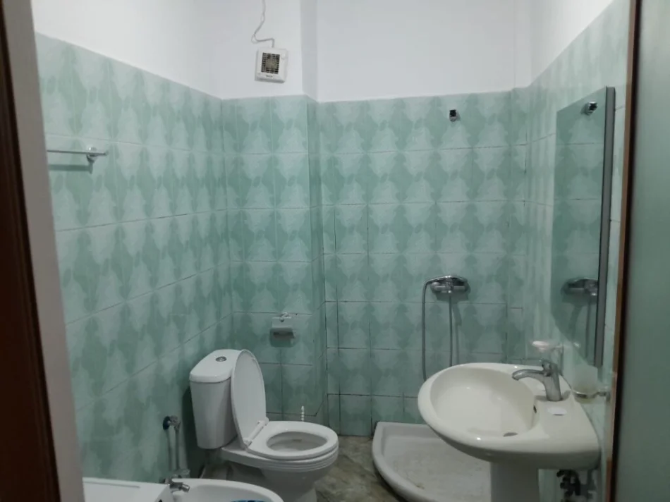 Tirane, jepet me qera apartament 2+1 Kati 4, 96 m² 400 € (ASTIR)