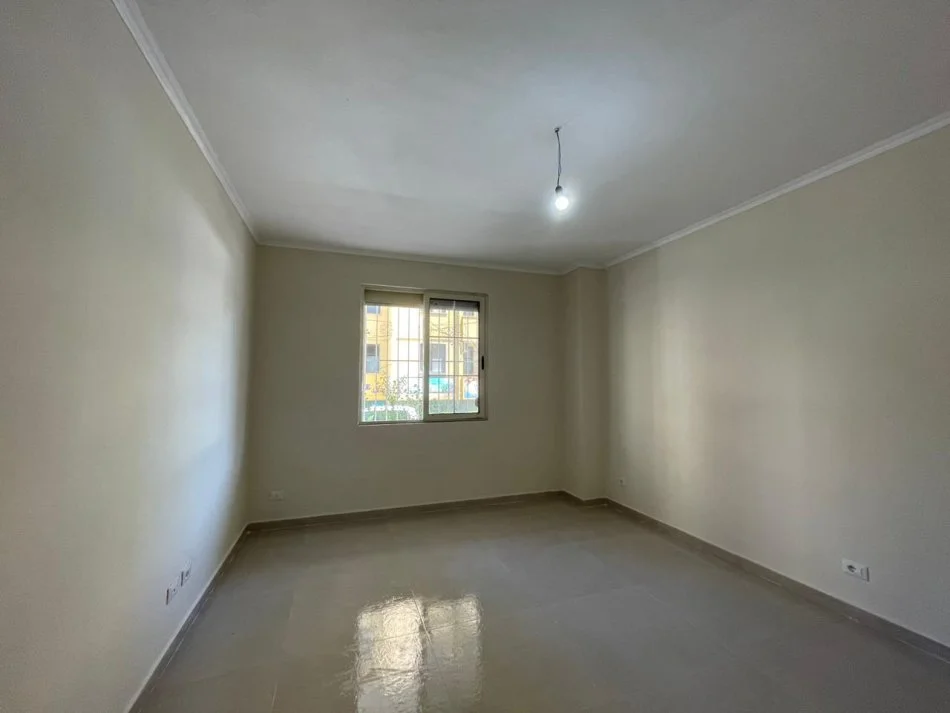 !SHITUR! Durres, shitet apartament 1+1+Ballkon Kati 1, 52 m² 55.000 € (Ne krah te Hotel Adriatik, Plazh, Durres.)