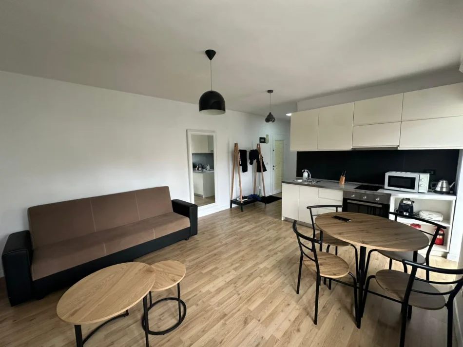 Tirane, jepet me qera apartament 1+1 Kati 3, 60 m² 580 € (Rrugica Sales)