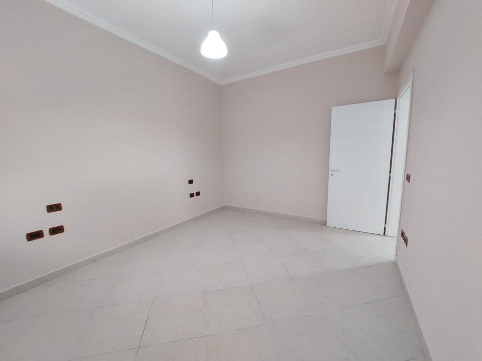 Shitet apartament 2+1, 110m², 110.000 Euro.