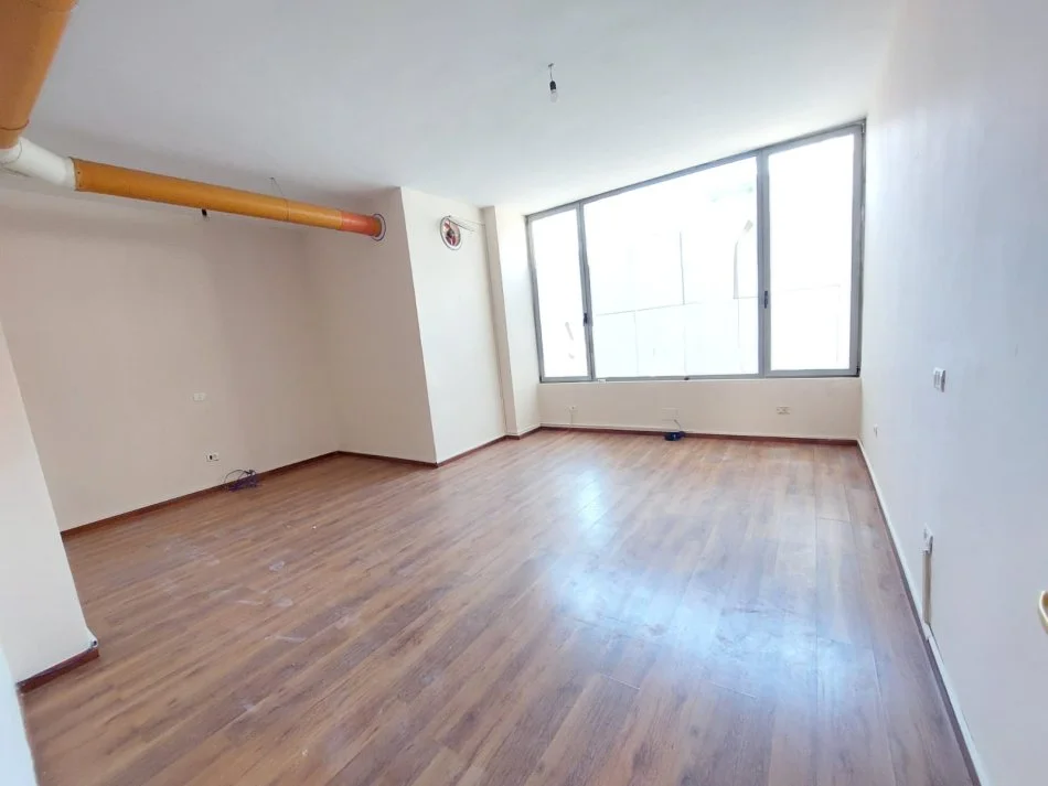 !DHENE! Durres, jepet me qera ambjent biznesi Kati 1, 170 m² 750 € (rr Mujo Ulqinaku, Durres)