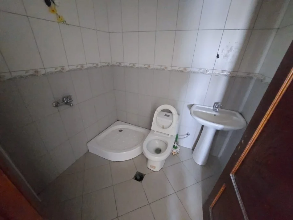 !!Dhene!! Durres, jap me qera apartament 2+1 Kati 7, 300 € (Prane Gjykates se Rrethit, Durres)