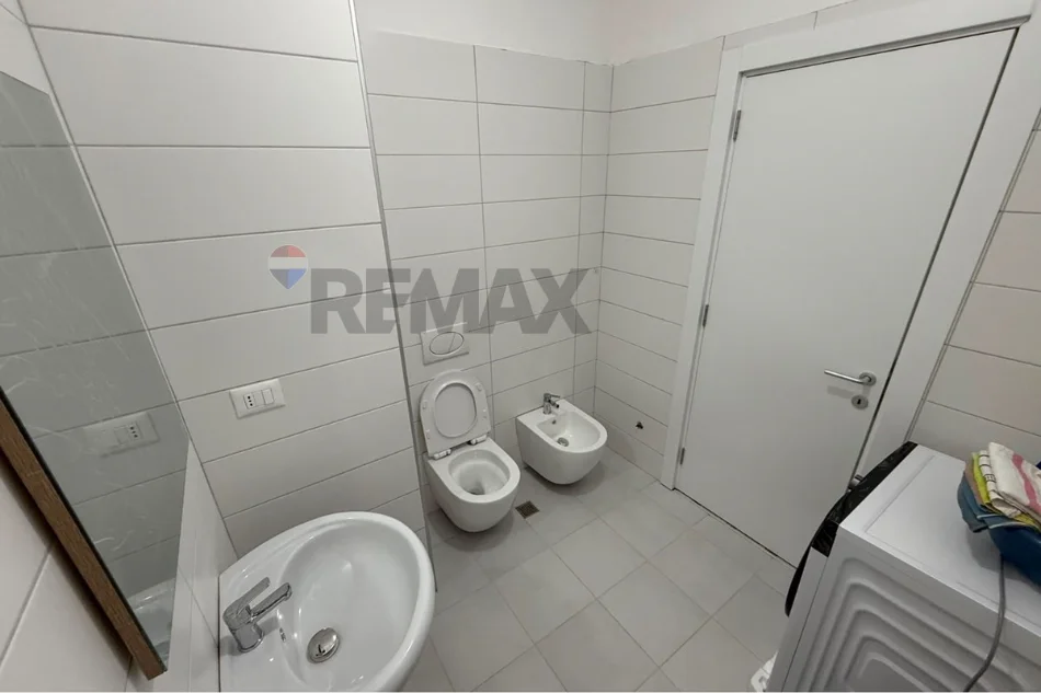 Tirane, jepet me qera apartament 1+1 Kati 9, 74 m² 65.000 € (Rruga Egnatia)