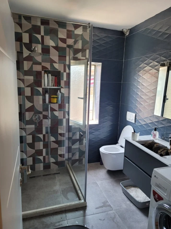 Tirane, shitet apartament 3+1 Kati 5, 96 m² 190.000 € (Rruga e Durresit)